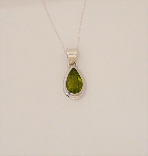 P1060015-peridot-pendentif