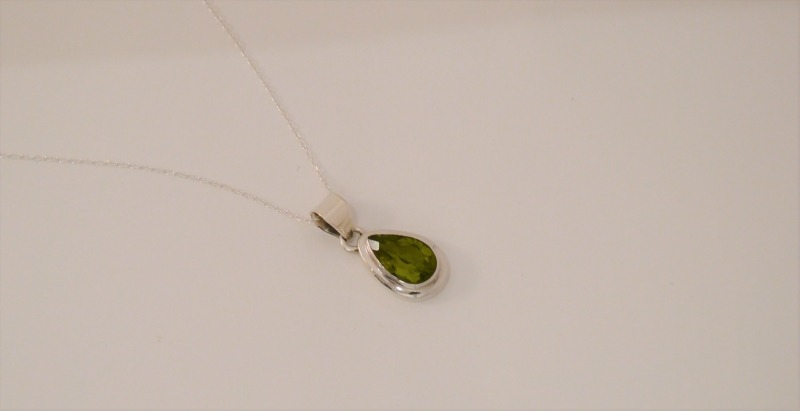 P1060016-peridot-pendentif